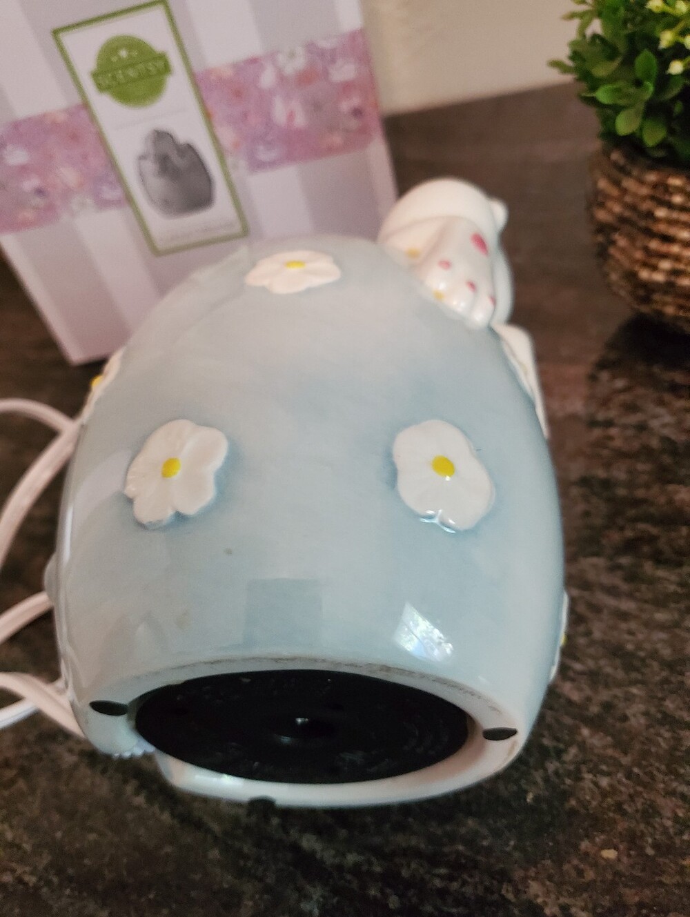 Scentsy  Curious Cottontail Warmer. - Picture 5 of 5